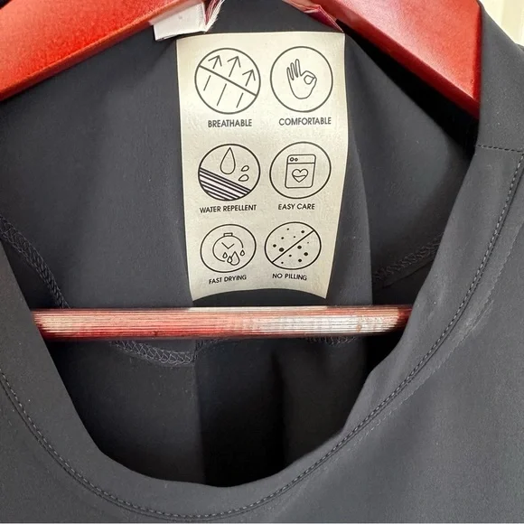 MaxMara Leisure label cut technic breathable t-shirt. Size: Small US2/4 160/84A